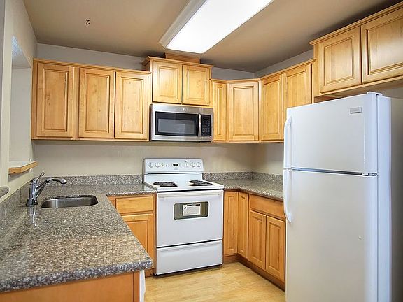 4th image of 950 Sultana Dr