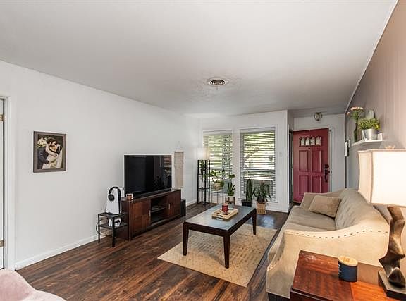 2nd image of 5525 Winifred Dr