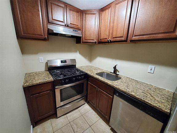 2nd image of 410 Jericho Tpke APT 2A