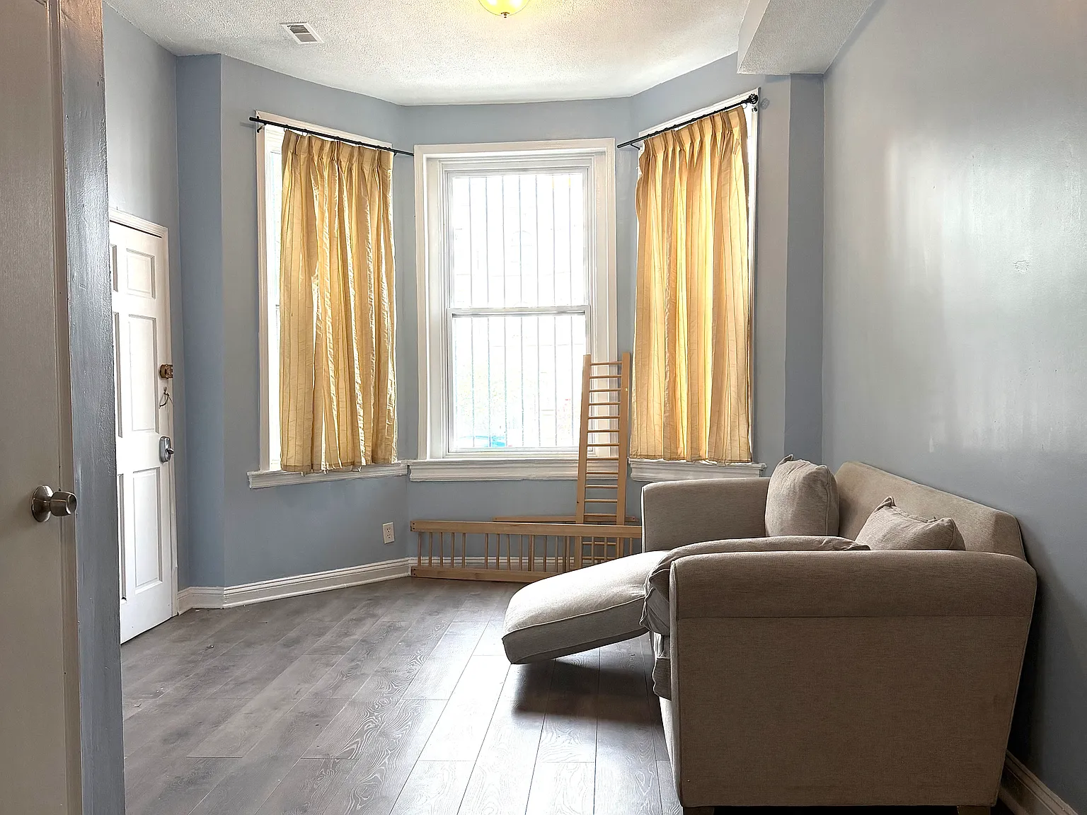 3 bed, 1250 sqft, $2,850 — Photo 2