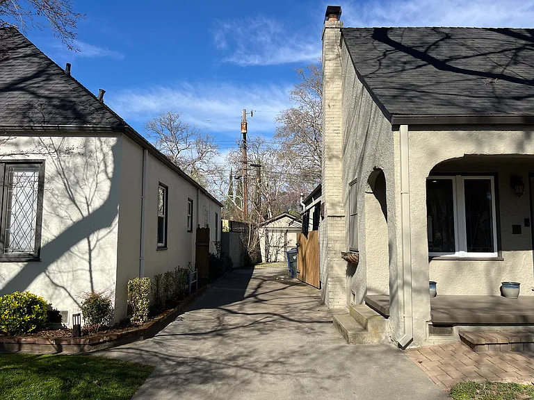 1813 Larkin Way — Photo 25