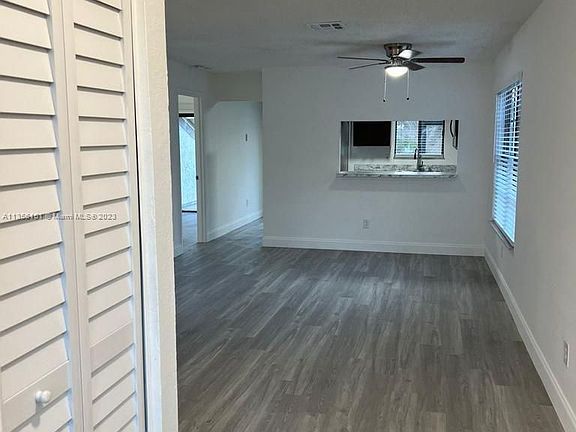 5th image of 253 SW Sterret Cir #253