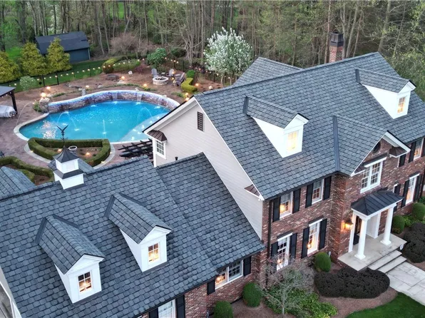 17221 Sagamore Rd, Walton Hills, OH 44146