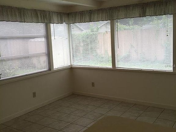 5th image of 2976 Oak St