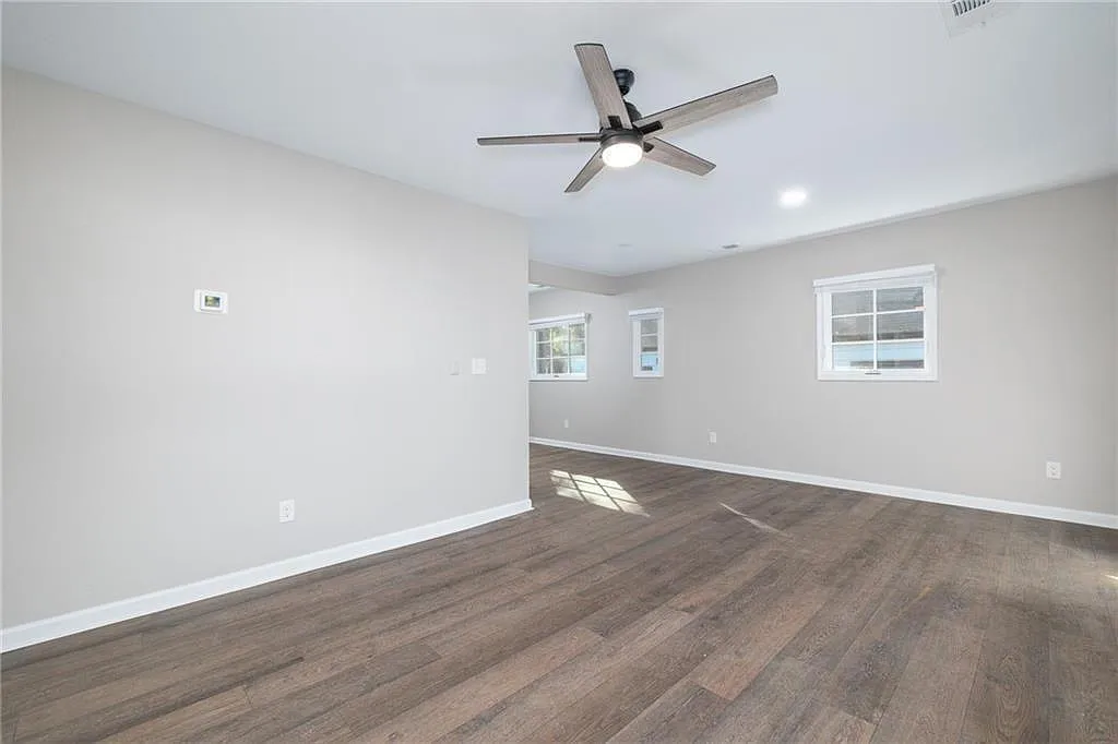 3 bed, 2.0 bath, 1100 sqft, $2,000 — Photo 4