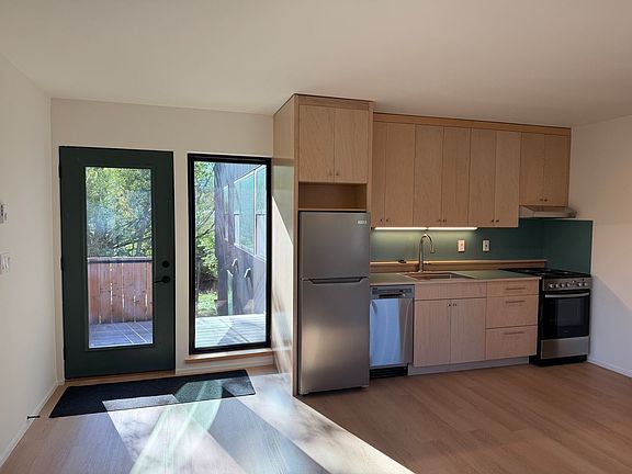 3rd image of 504 S H St #1B