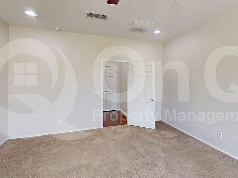 1015 W Spur Dr — Photo 9