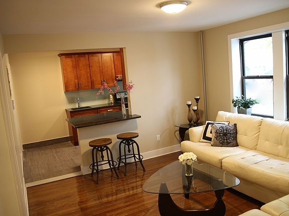 3rd image of 20-52 31st St APT D4