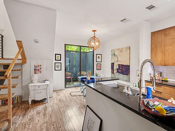 5th image of 2100 Commonwealth St APT M