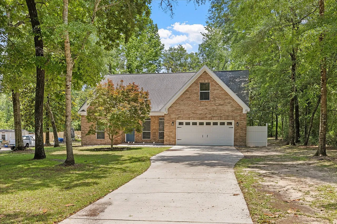 4 bed, 2042 sqft, $2,600 — Photo 1