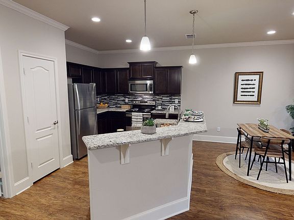 5th image of 915 E Grande Blvd #3003