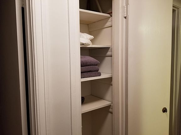 5th image of 235 Leonard Ave