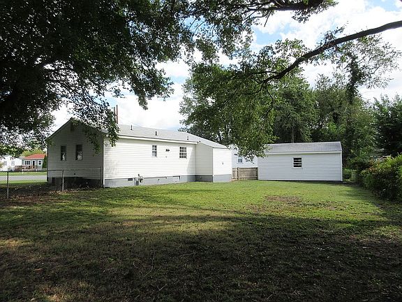 4th image of 1001 75th St