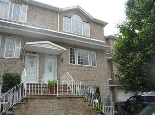 33 Essex Dr, Staten Island, NY 10314
