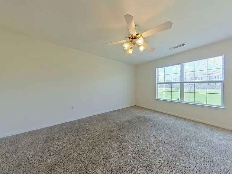 304 Crooked Pine Trl — Photo 3