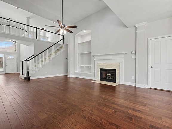 5th image of 415 Heatherwood Dr