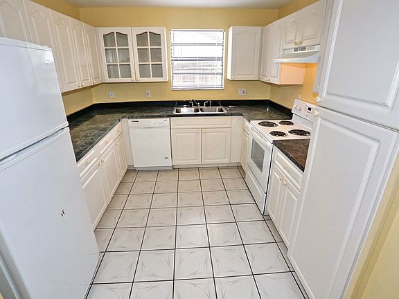 2nd image of 4387 Walnut St