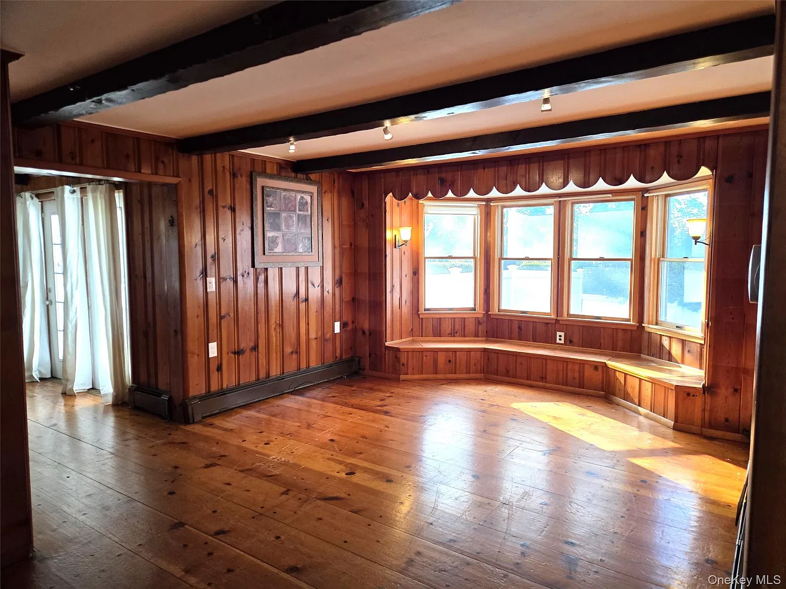 3 bed, 2.0 bath, 1801 sqft, $3,900 — Photo 3