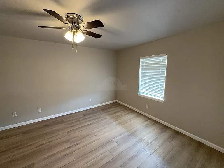 707 N Main St — Photo 8