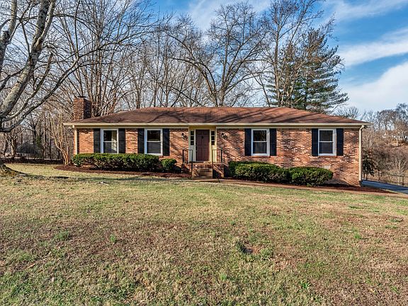 2nd image of 305 S Pawnee Dr