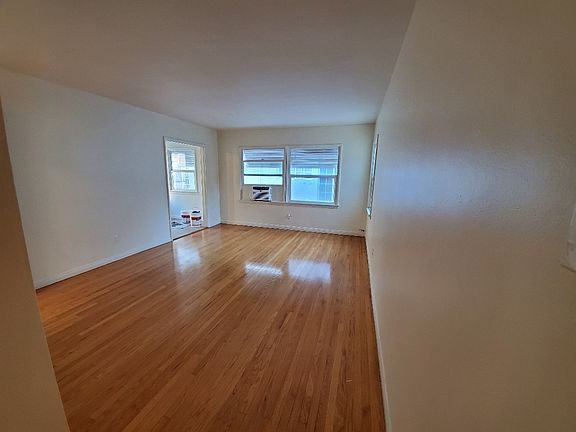 5th image of 14558 Dickens St #14560-1/4
