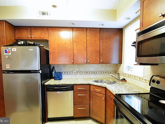 4th image of 801 S Pitt St APT 328