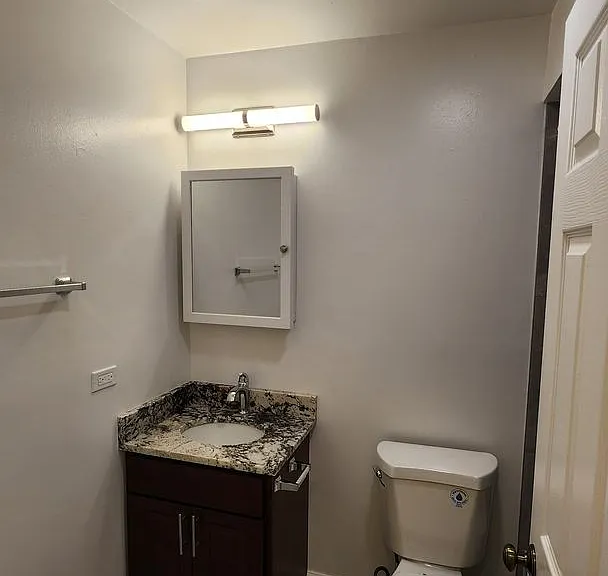 Foster Beach Apartments — Photo 12