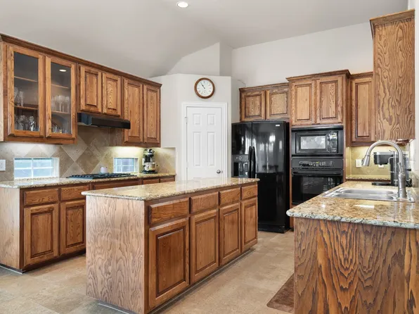 2722 Garrett Dr, Highland Village, TX 75077