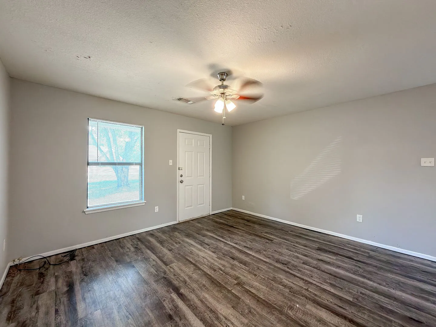 * Move-In Special* Updated 3 Bed, 2 Bath Home in Greenwood — Photo 3