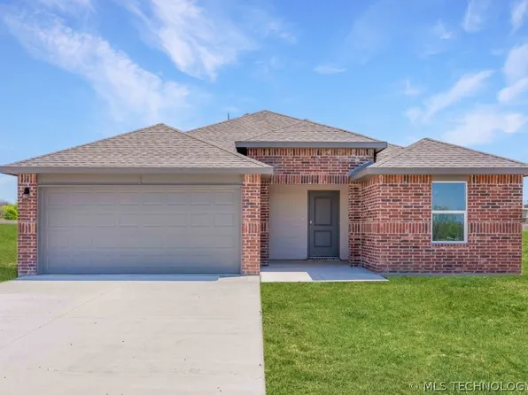 914 N Arapahoe Ave, Chouteau, OK 74337