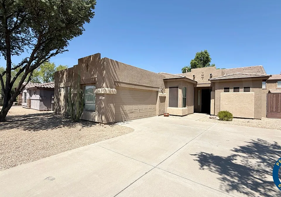 2536 E Remington Pl