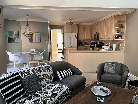 4th image of 618 Essex Ct