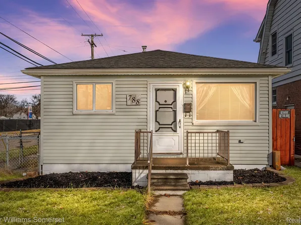 788 Cleophus Pkwy, Lincoln Park, MI 48146