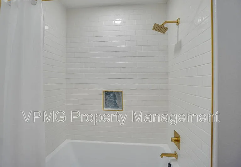 423 NW 153rd St — Photo 23