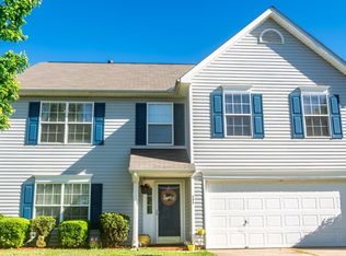 909 Poplar Forest Rdg, Lake Wylie, SC 29710