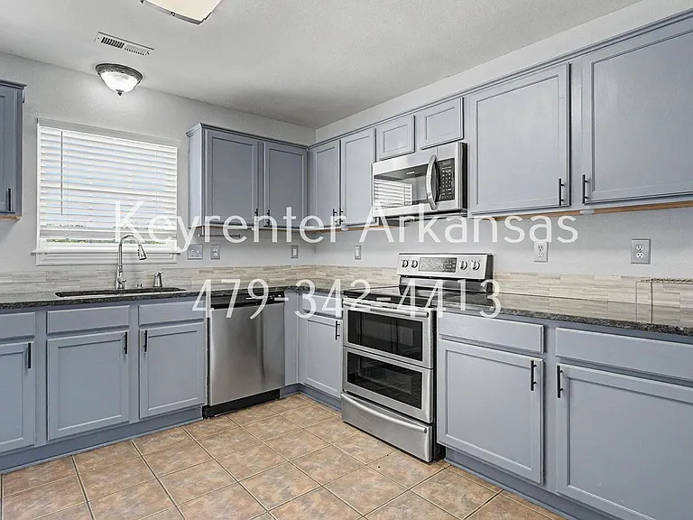 3705 SW Hansom Loop — Photo 8