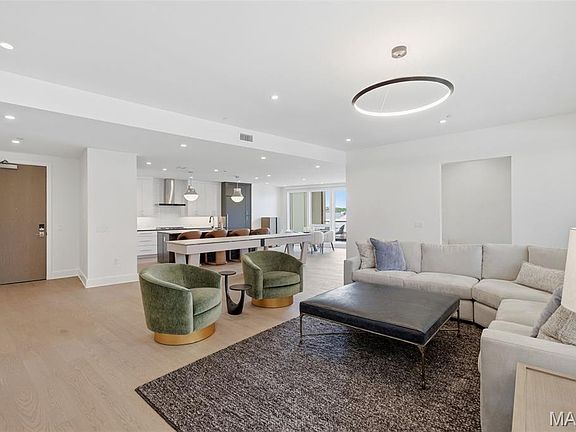 3rd image of 8250 Forsyth Blvd #302