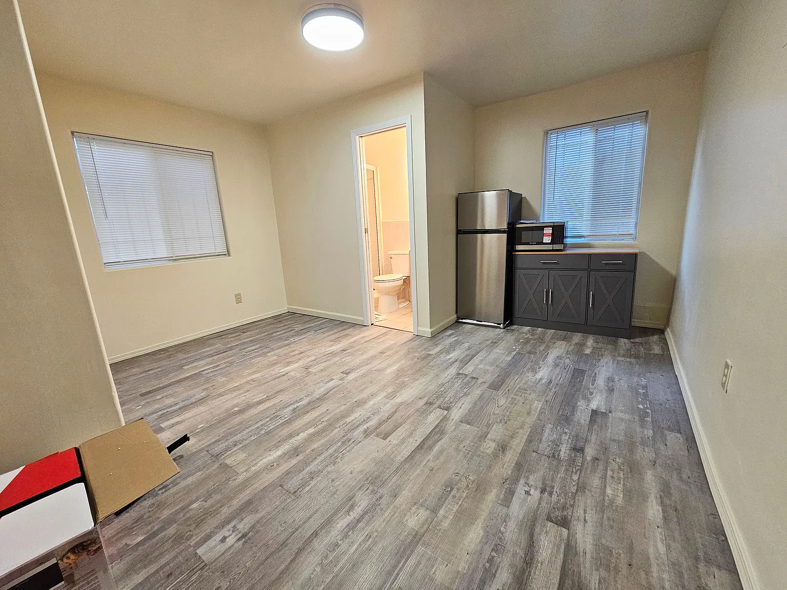 Studio, 200 sqft, $1,200 — Photo 2