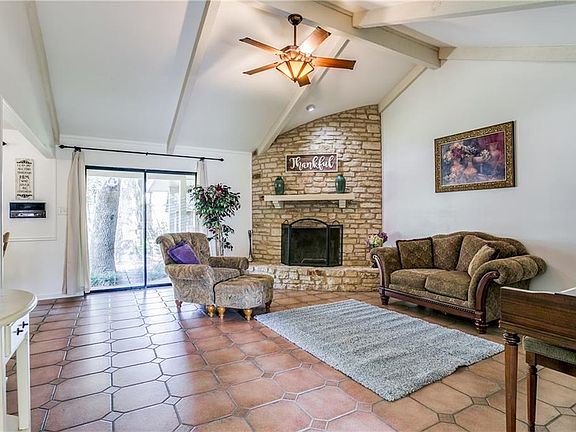 4th image of 2203 Westwood Ln