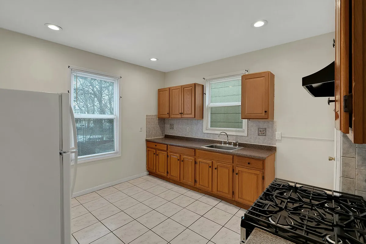 Building Photo - 496 21st St #2