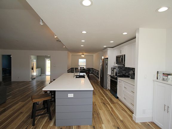 4th image of 121 High Ct