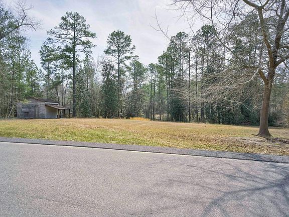 4th image of 300 Summercreek Dr