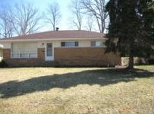 7325 Glenn Oval Dr, Parma, OH 44130