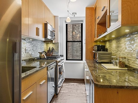 4th image of 140 E 28th St APT 5H