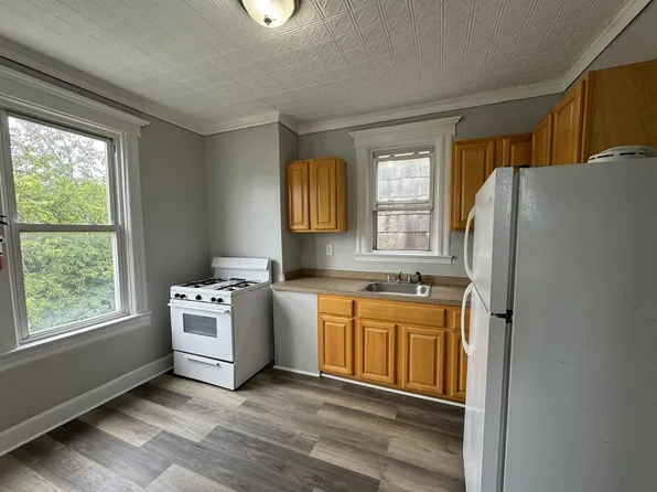 93 Bayview Ave #2, Jersey City, NJ 07305