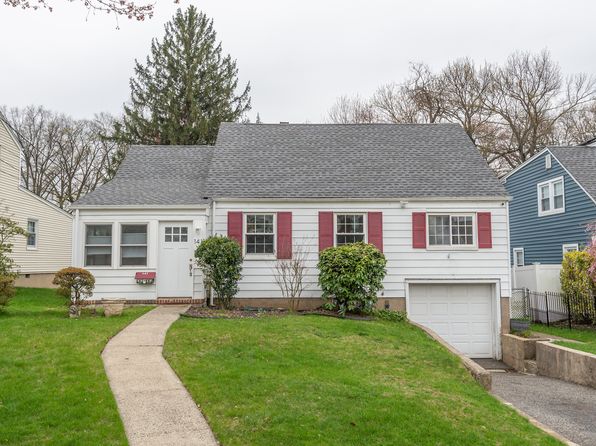 141 Monroe Ave, River Edge, NJ 07661
