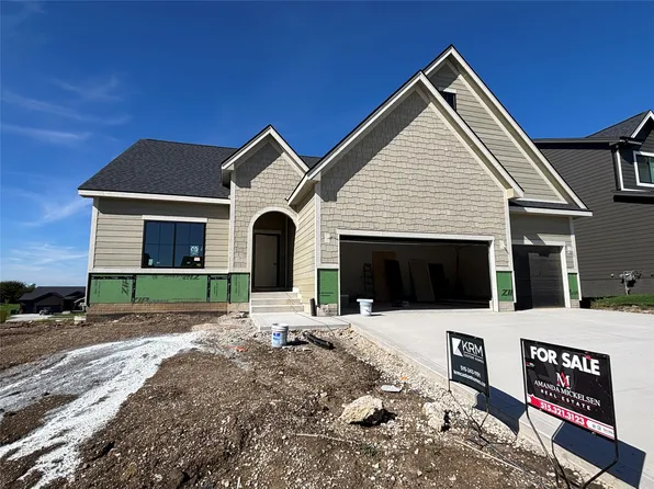 1841 Silver Maple Dr, Norwalk, IA 50211