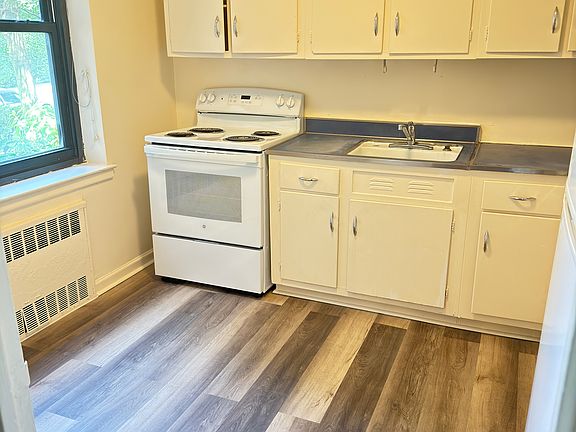 4th image of 16 Stoner Ave APT 1G