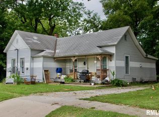 210 E College St, Carbondale, IL 62901