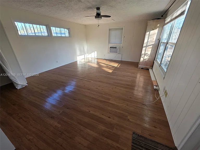 811 NE 14th Ct — Photo 3